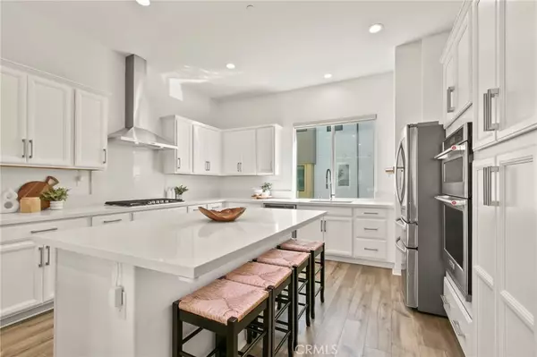 Irvine, CA 92618,102 Sawbuck