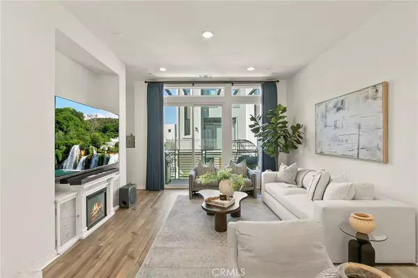 Irvine, CA 92618,102 Sawbuck