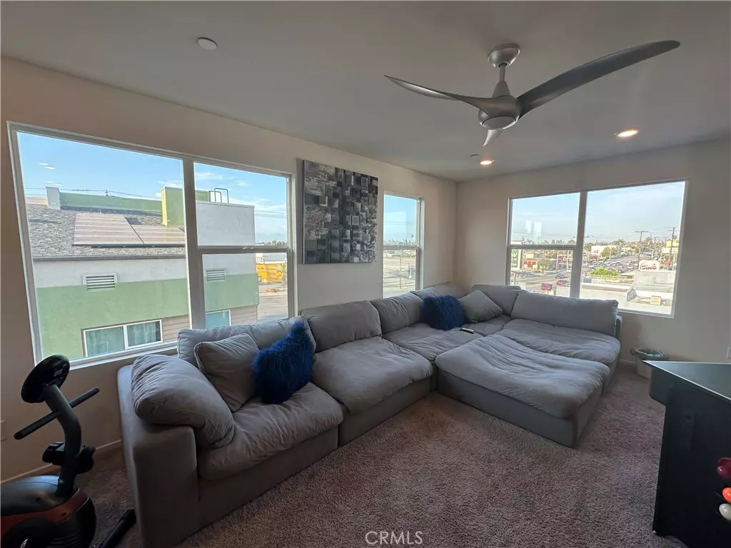 Bellflower, CA 90706,17612 Garden House LN