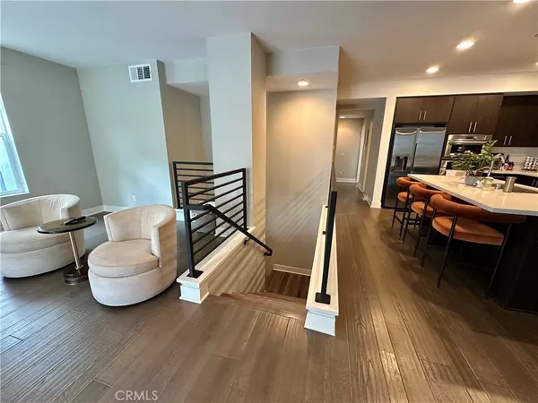 Irvine, CA 92612,61 Gramercy