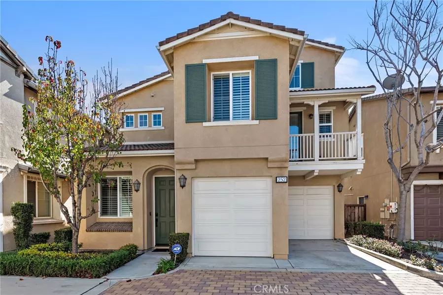 252 W Pebble Creek LN, Orange, CA 92865