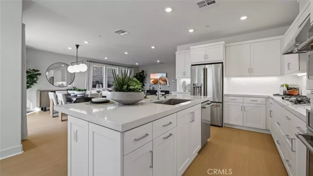 748 Edward Scholle DR, Camarillo, CA 93010