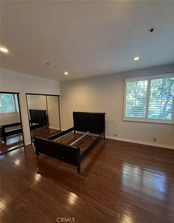 Newport Beach, CA 92663,270 Cagney Lane #202