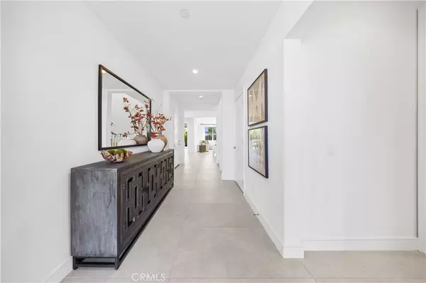 Irvine, CA 92602,106 Albero