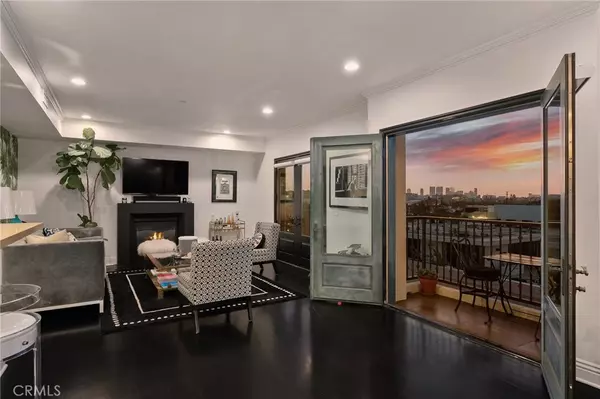 West Hollywood, CA 90069,718 N Croft AVE #PH1