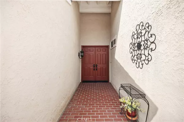 Mission Viejo, CA 92692,23641 Via Garfias