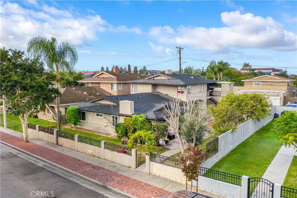 Huntington Beach, CA 92647,17091 Oak