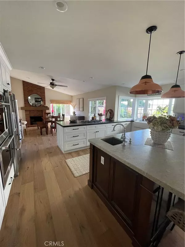 Irvine, CA 92604,48 Red Rock