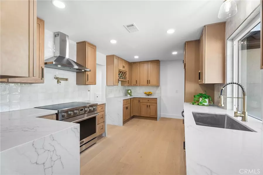 9171 Regatta DR, Huntington Beach, CA 92646