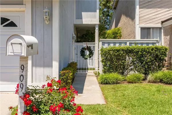 Anaheim Hills, CA 92807,909 S Lake Summit DR