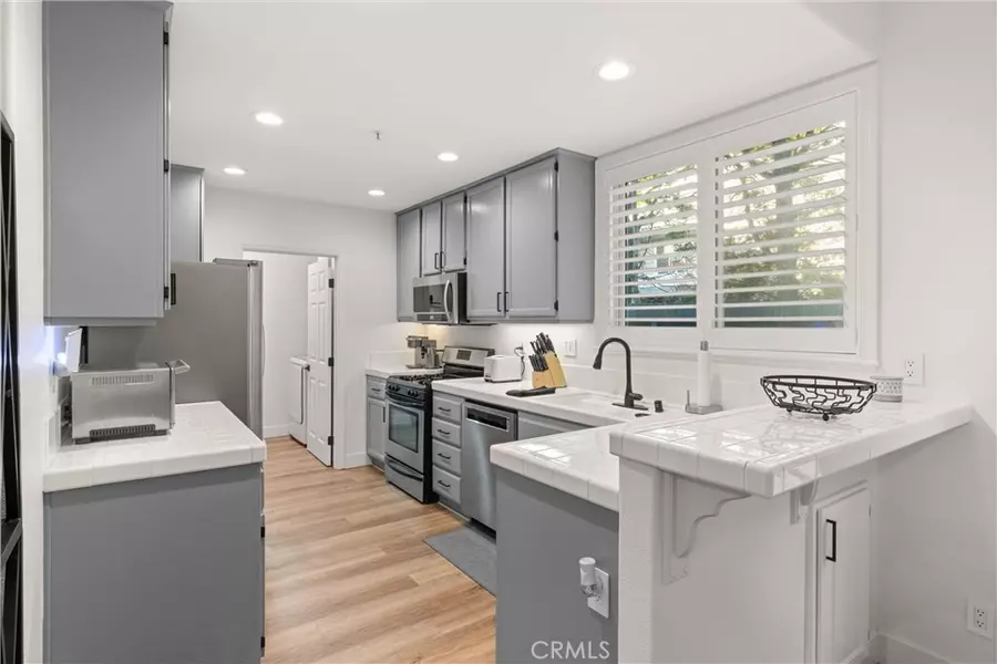 19172 Holly LN #D, Huntington Beach, CA 92648