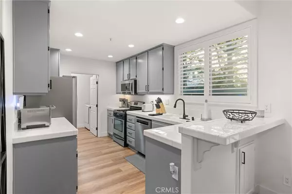 19172 Holly LN #D, Huntington Beach, CA 92648