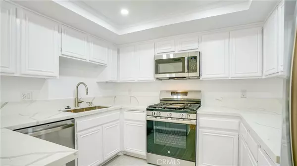 Canoga Park, CA 91304,8565 Independence AVE #7