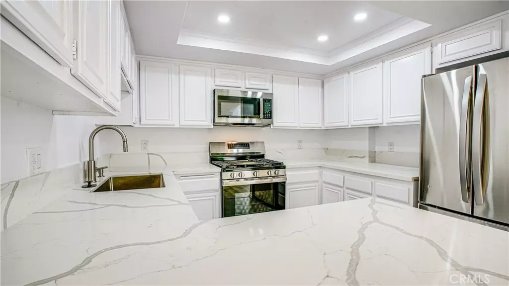 8565 Independence AVE #7, Canoga Park, CA 91304