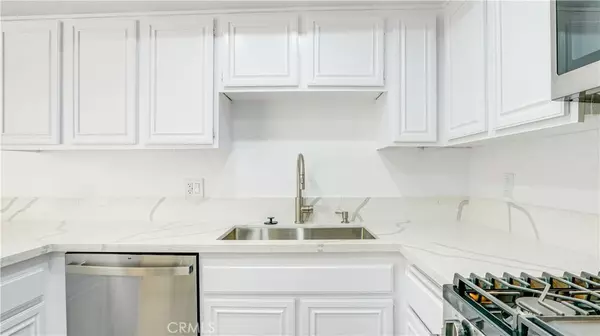 Canoga Park, CA 91304,8565 Independence AVE #7