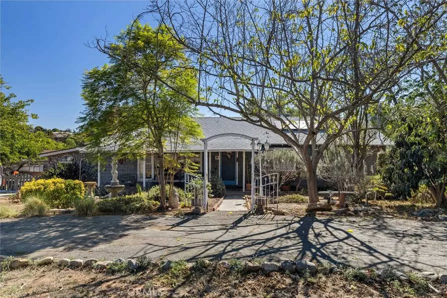 1555 Hillcrest, Fallbrook, CA 92028