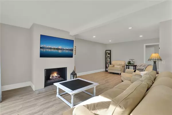 Dana Point, CA 92624,27112 Mill Pond W #2