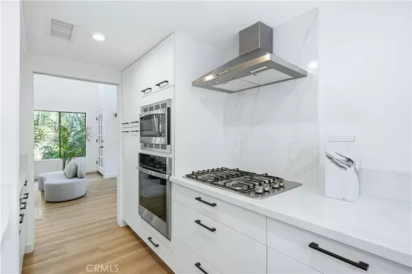 Brentwood, CA 90049,11601 Montana #7