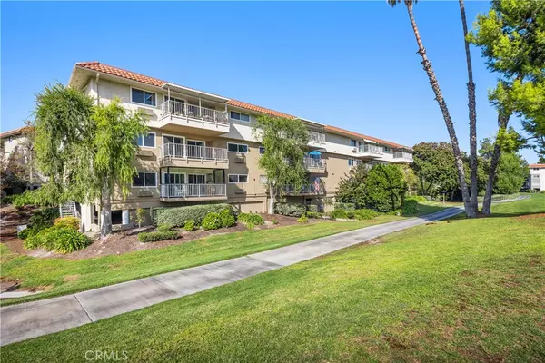 Laguna Woods, CA 92637,2390 Via Mariposa W #2C
