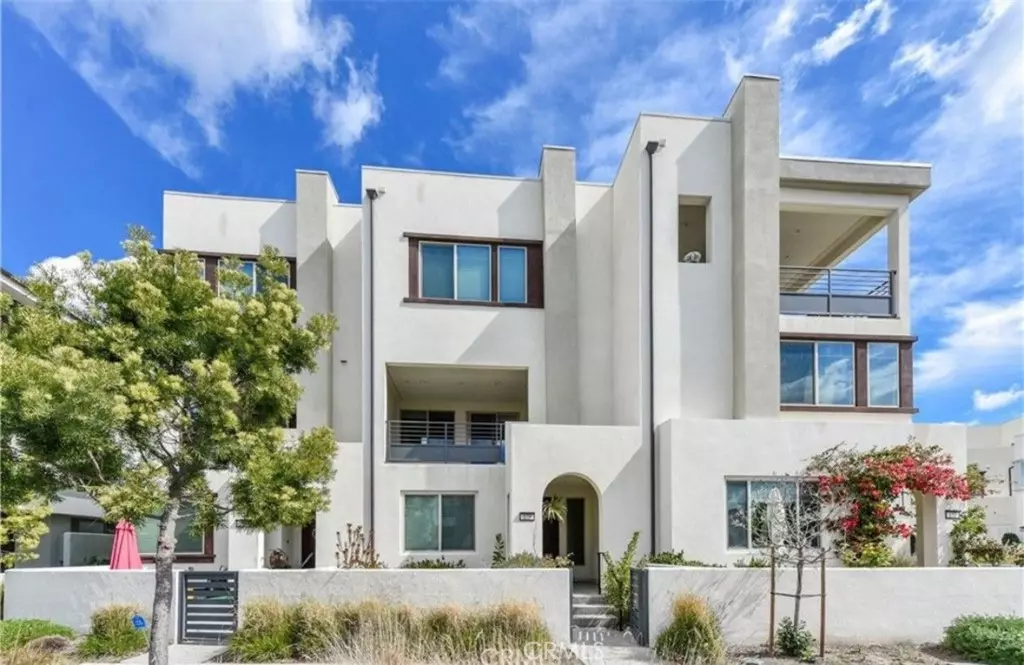 Irvine, CA 92618,175 Frame