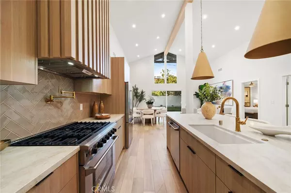 Huntington Beach, CA 92647,17442 Coronado LN