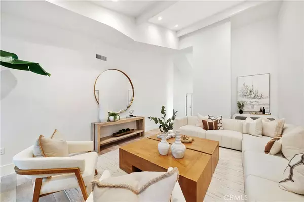 Huntington Beach, CA 92647,17442 Coronado LN