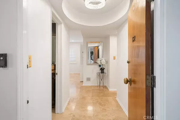 Beverly Hills, CA 90210,419 N Oakhurst DR #102