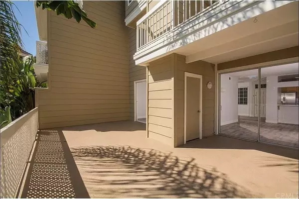 Huntington Beach, CA 92646,20191 Cape Coral #108