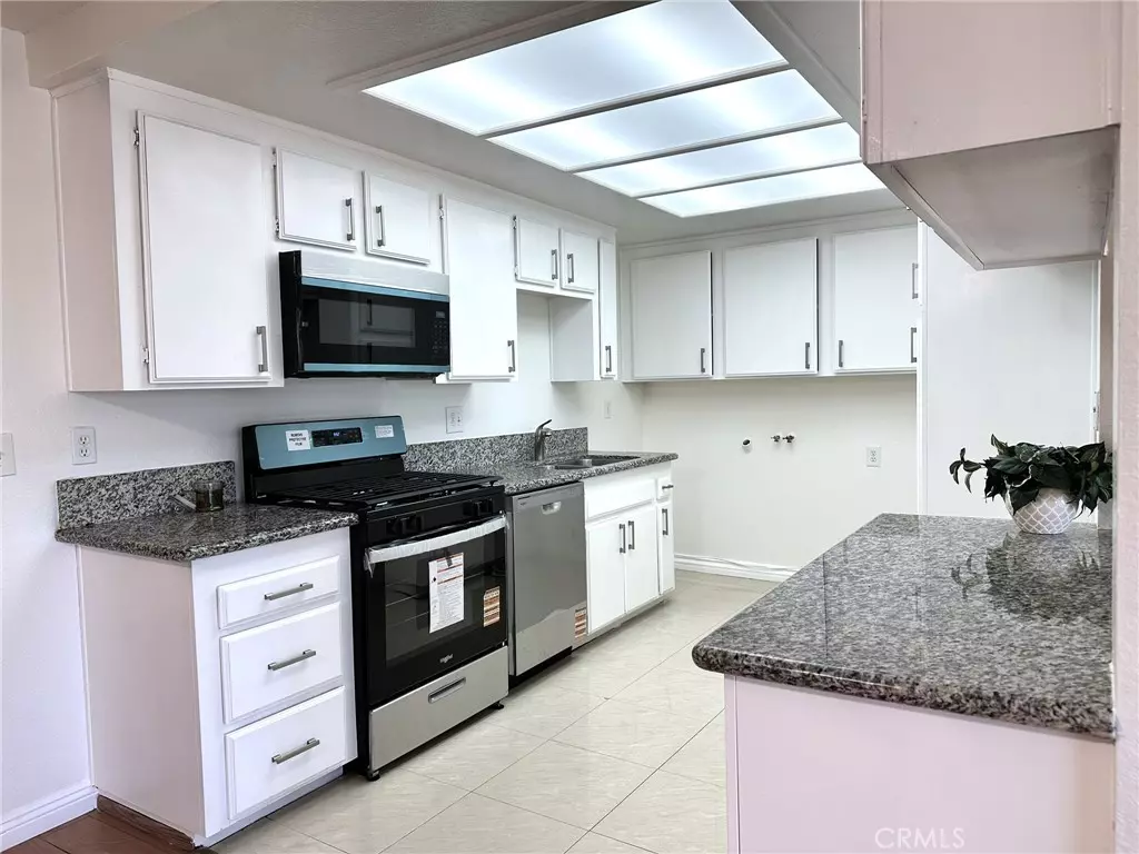 Fontana, CA 92335,16970 Marygold AVE #30