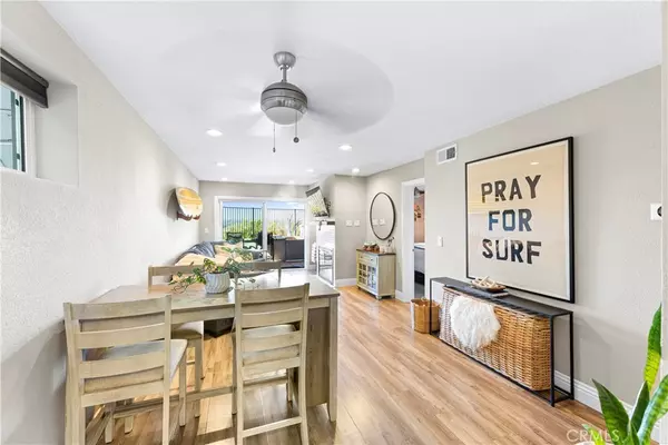 2205 Pacific AVE #101, Costa Mesa, CA 92627