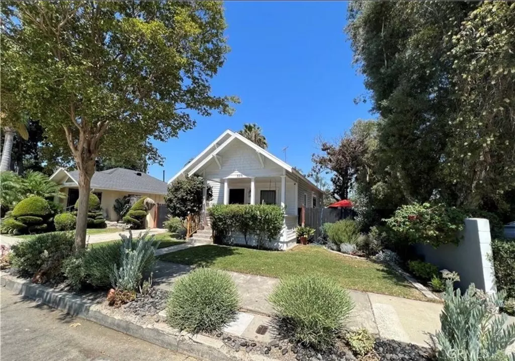 Santa Ana, CA 92706,323 W 18th St