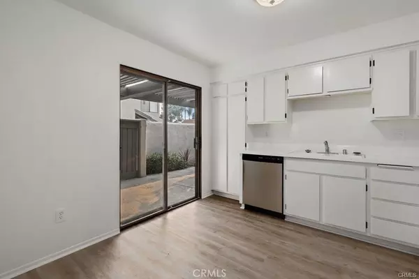 Anaheim, CA 92806,442 N Via Porto