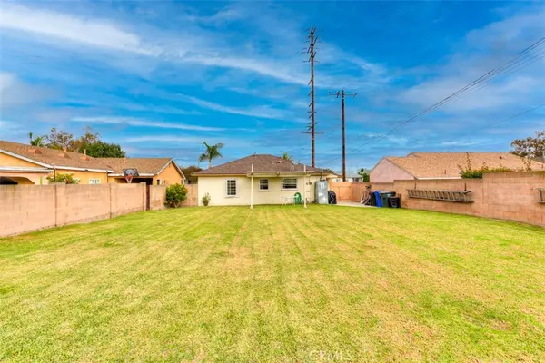 Bellflower, CA 90706,9244 Gardendale