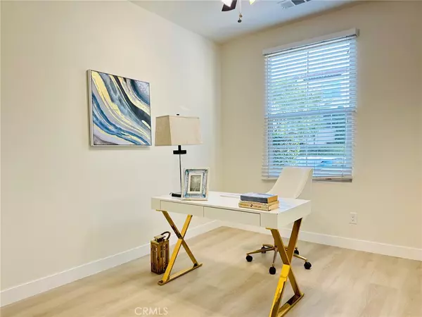 Irvine, CA 92618,52 Capricorn