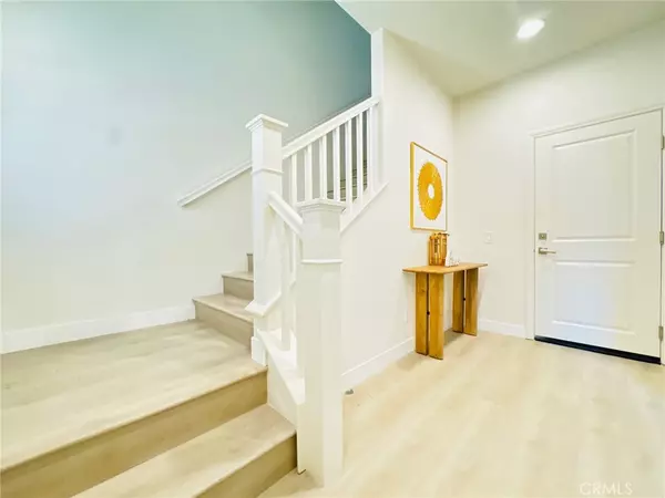 Irvine, CA 92618,52 Capricorn