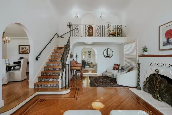 Fullerton, CA 92832,521 W Whiting AVE