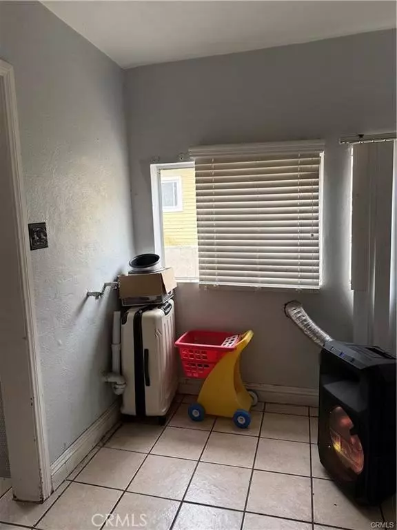 Santa Ana, CA 92703,1722 W Pine