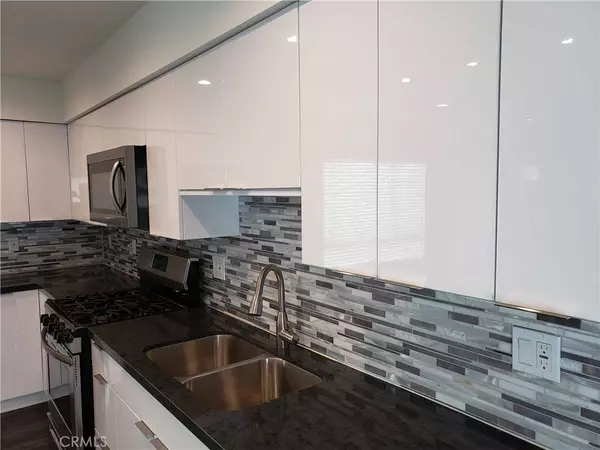 Los Angeles, CA 90018,2651 S Hobart BLVD #5