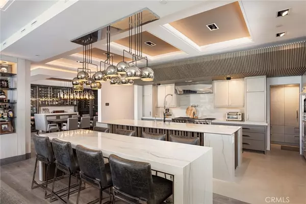 Newport Beach, CA 92660,660 Harbor Island DR