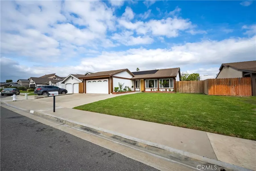 930 Helena CIR, Costa Mesa, CA 92626