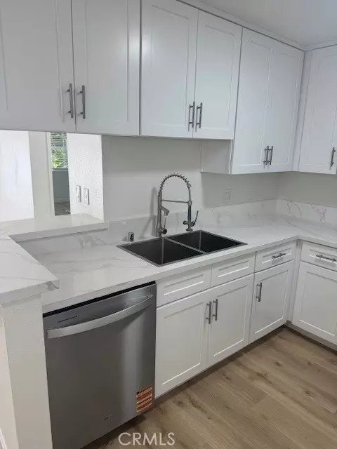 Los Angeles, CA 90025,1616 S Barrington #201