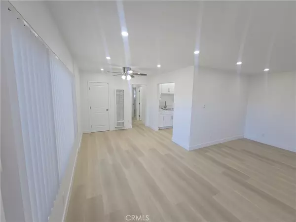 Huntington Beach, CA 92648,219 15th #12