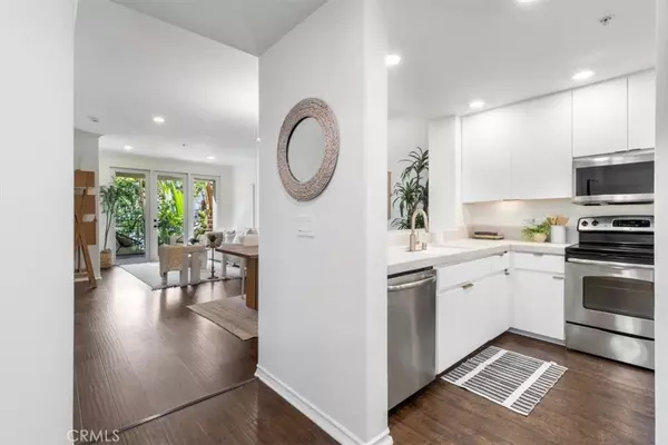 Irvine, CA 92612,2233 Martin #216