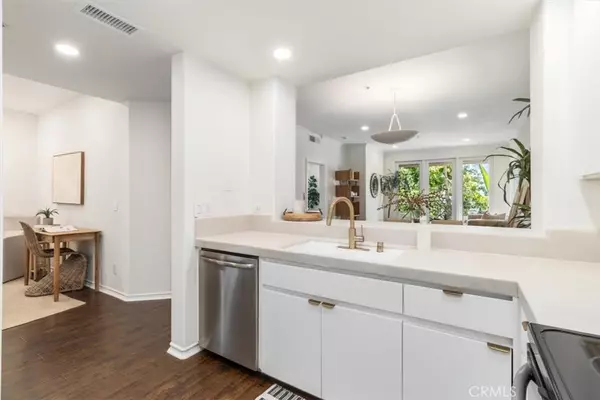 Irvine, CA 92612,2233 Martin #216