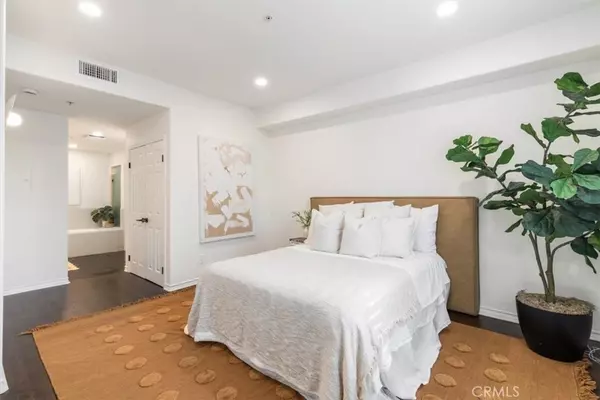 Irvine, CA 92612,2233 Martin #216