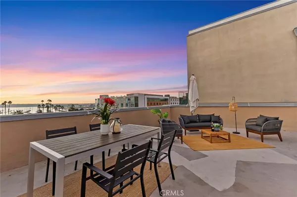 941 W Hawthorn #9, San Diego, CA 92101