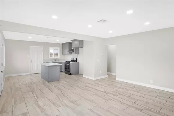 Santa Ana, CA 92703,5522 Silver