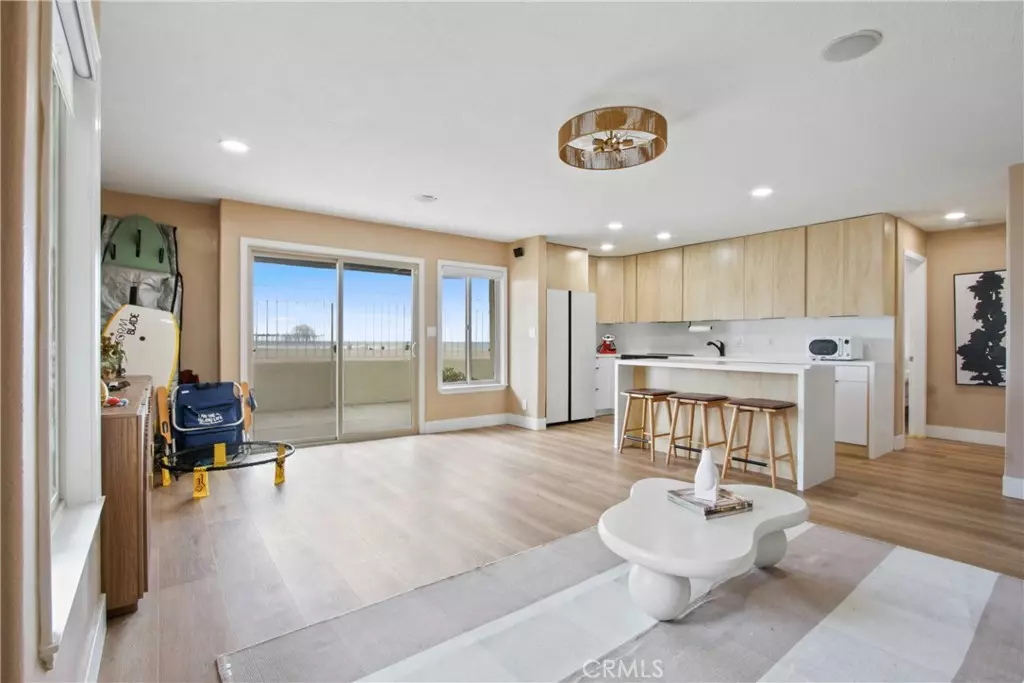 Huntington Beach, CA 92648,711 Pacific Coast #120