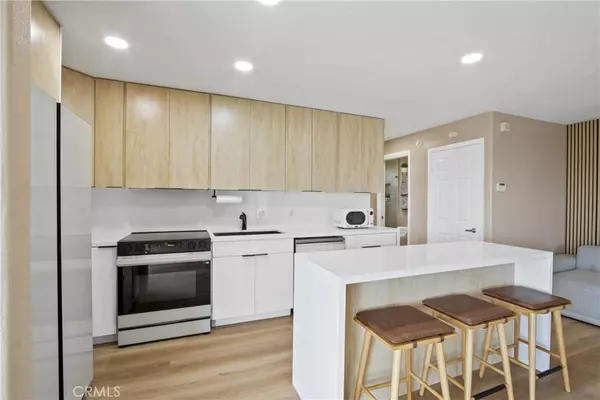 Huntington Beach, CA 92648,711 Pacific Coast #120