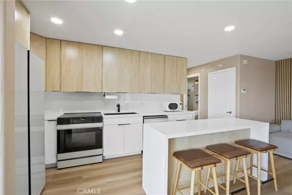 Huntington Beach, CA 92648,711 Pacific Coast #120